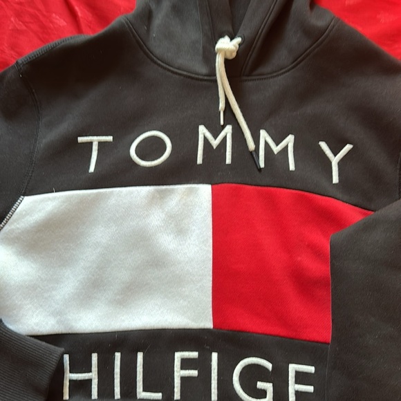 Medium Black Tommy Hilfiger Sweatshit - Picture 2 of 6